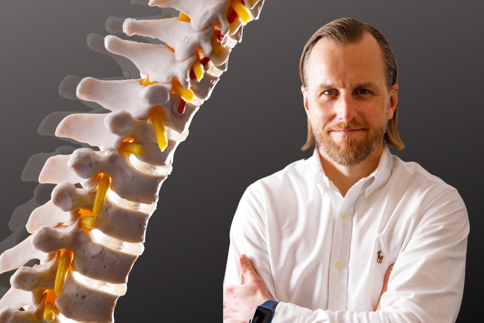 Grzegorz Olkowski i model kręgosłupa